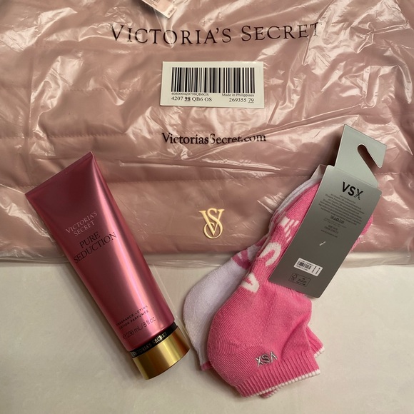 Victoria's Secret Pink Travel Set - Picture 4 of 9